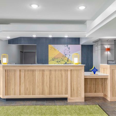 Spark By Hilton Lansing מראה חיצוני תמונה