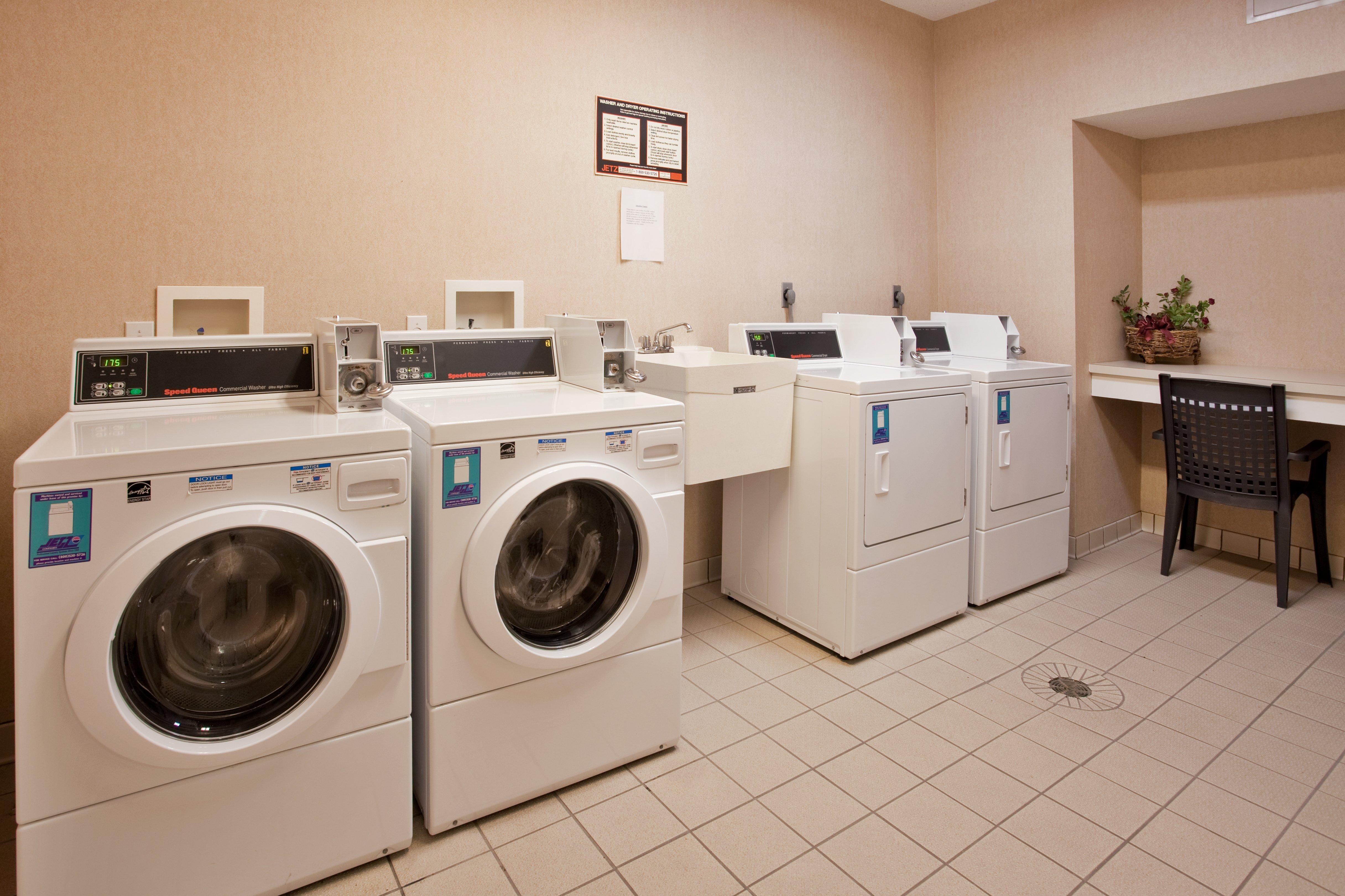 Spark By Hilton Lansing מראה חיצוני תמונה