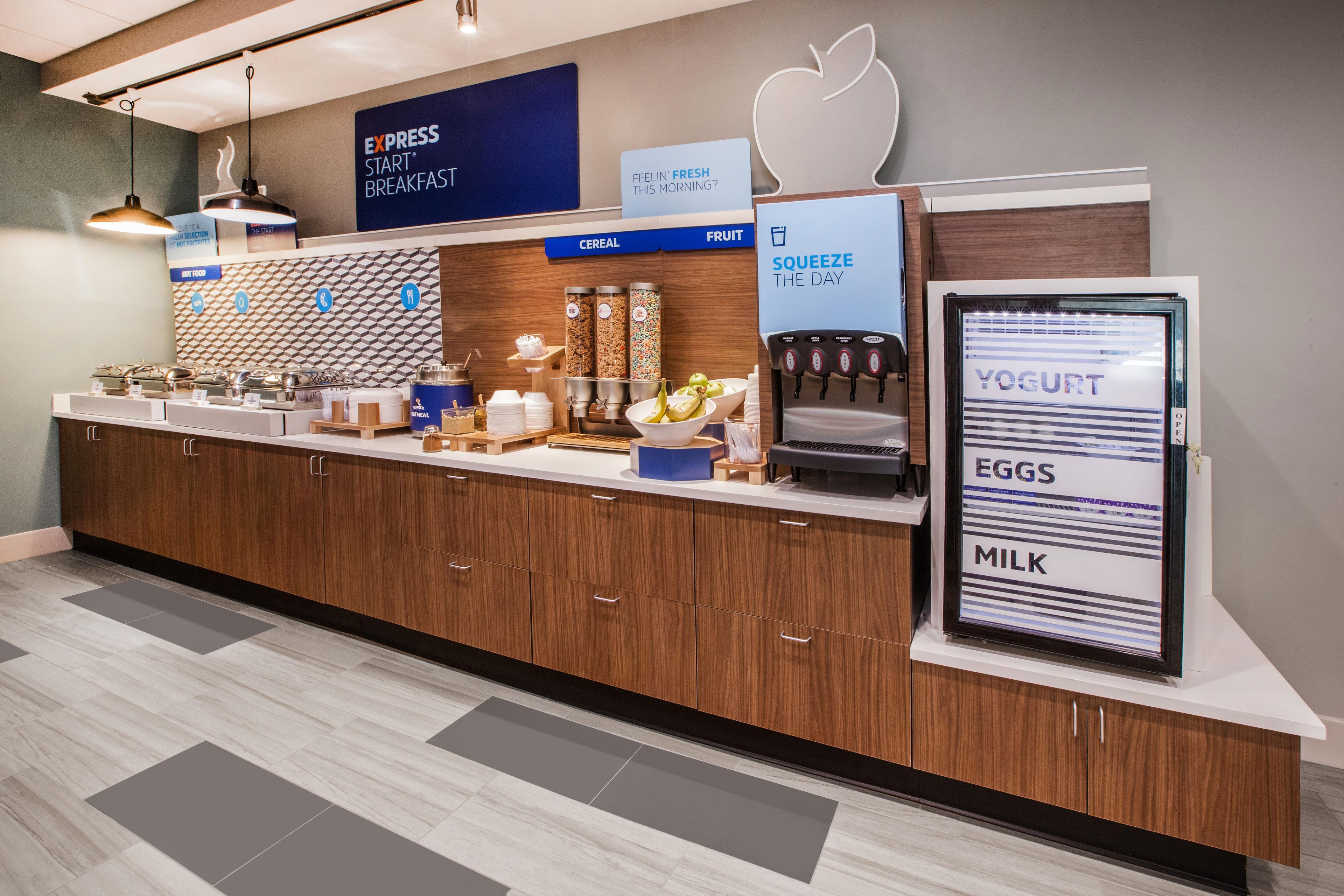 Spark By Hilton Lansing מראה חיצוני תמונה