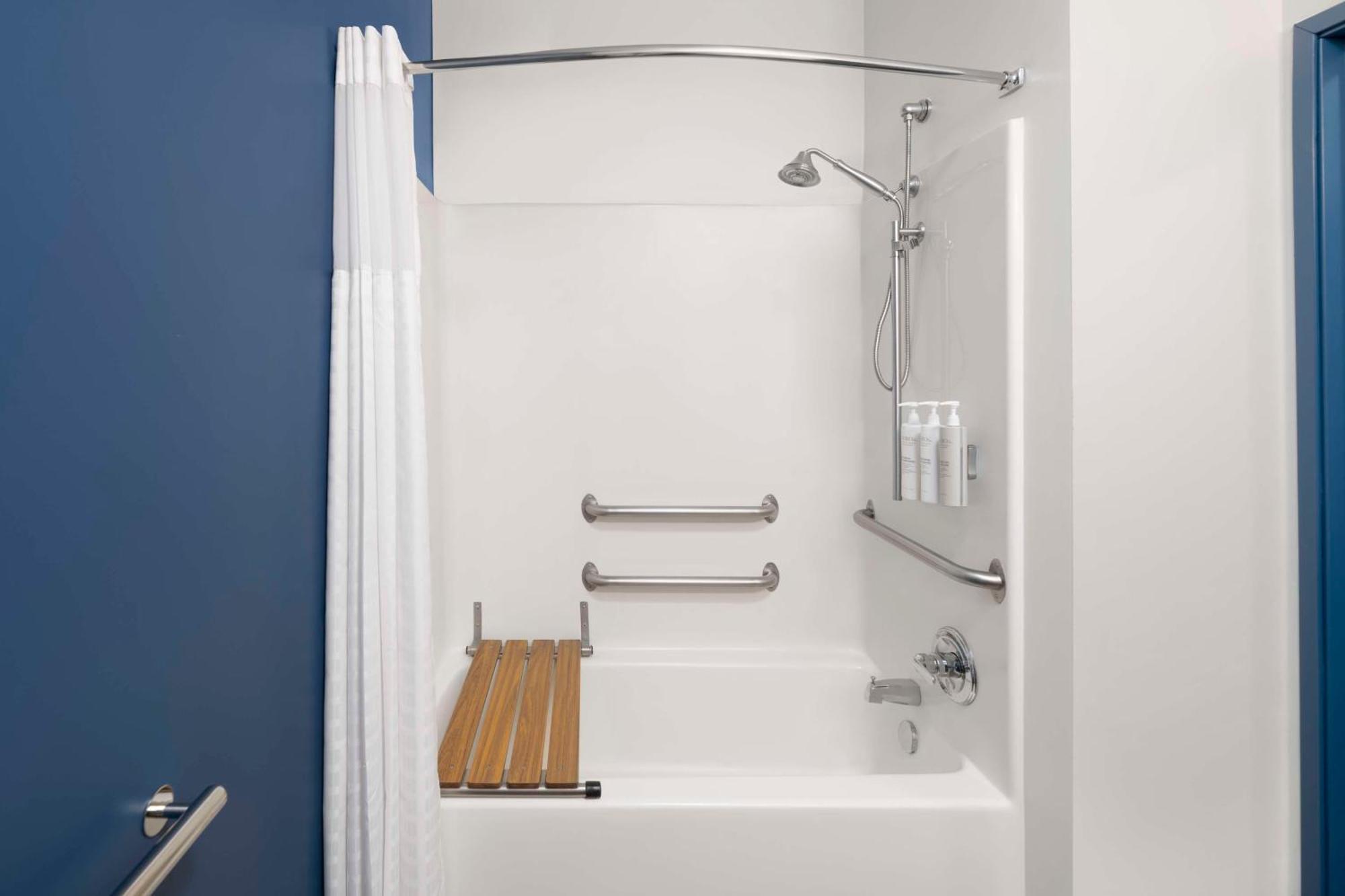 Spark By Hilton Lansing מראה חיצוני תמונה