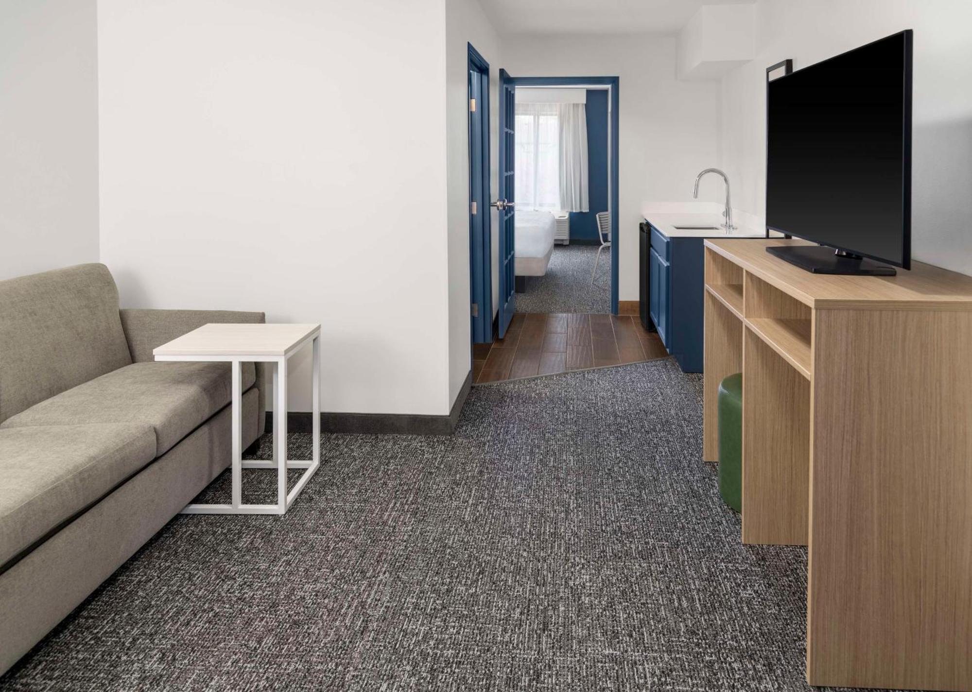 Spark By Hilton Lansing מראה חיצוני תמונה