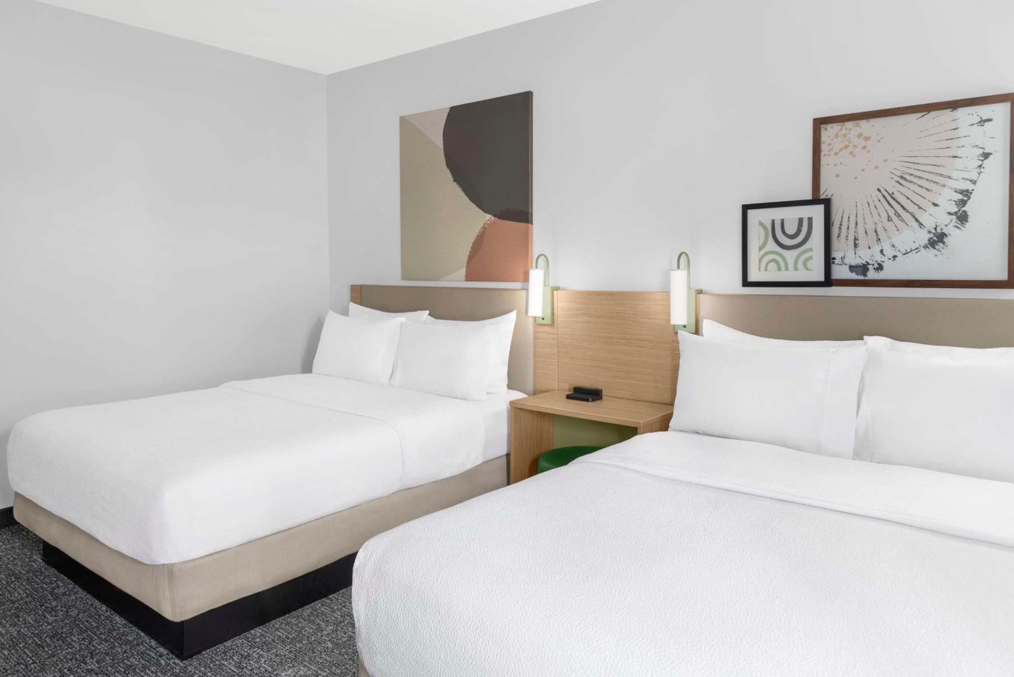 Spark By Hilton Lansing מראה חיצוני תמונה