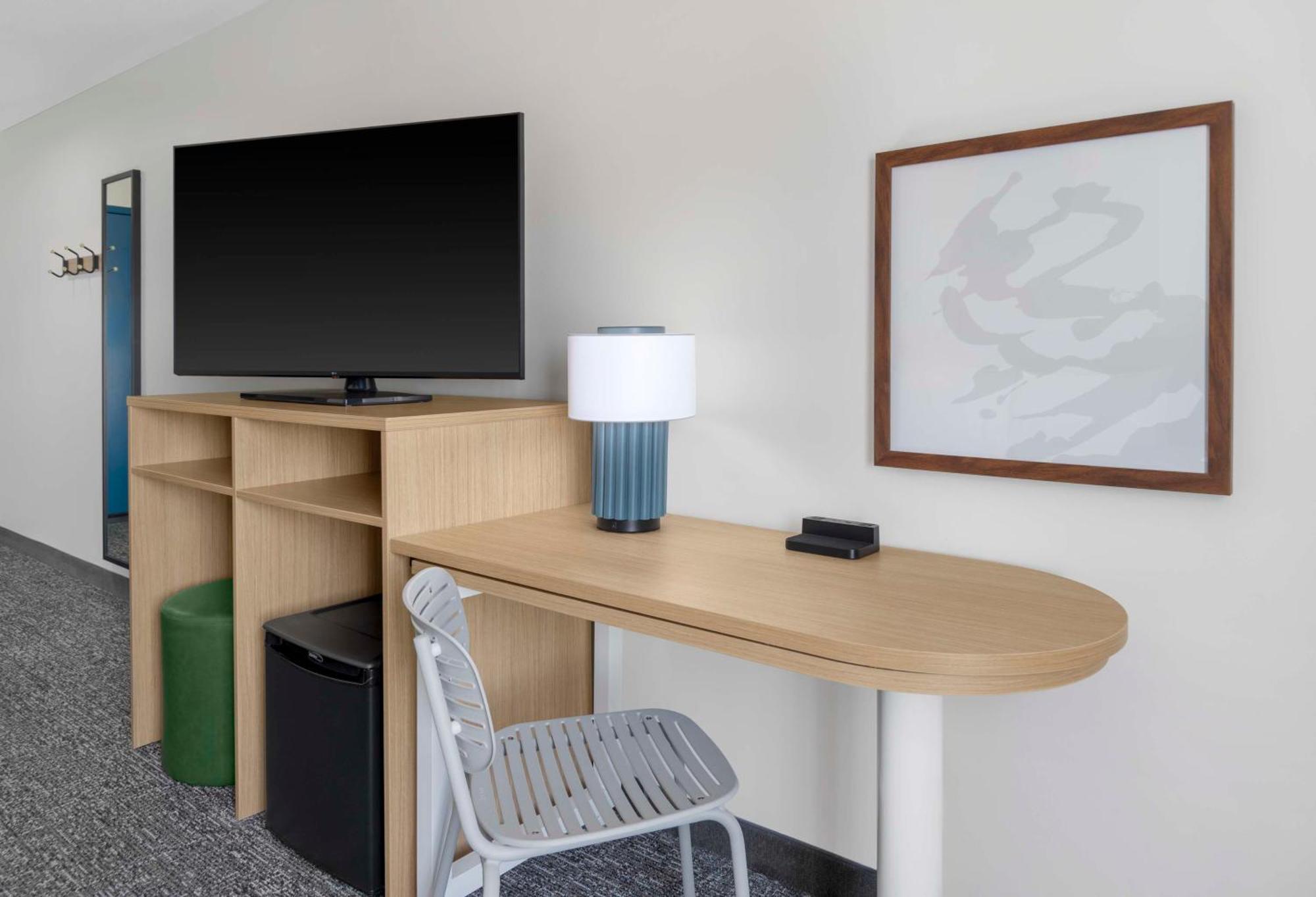 Spark By Hilton Lansing מראה חיצוני תמונה