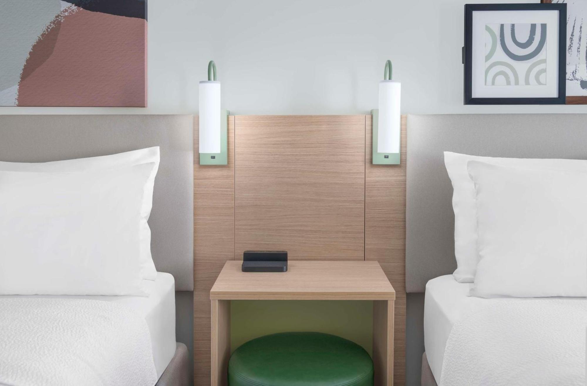 Spark By Hilton Lansing מראה חיצוני תמונה