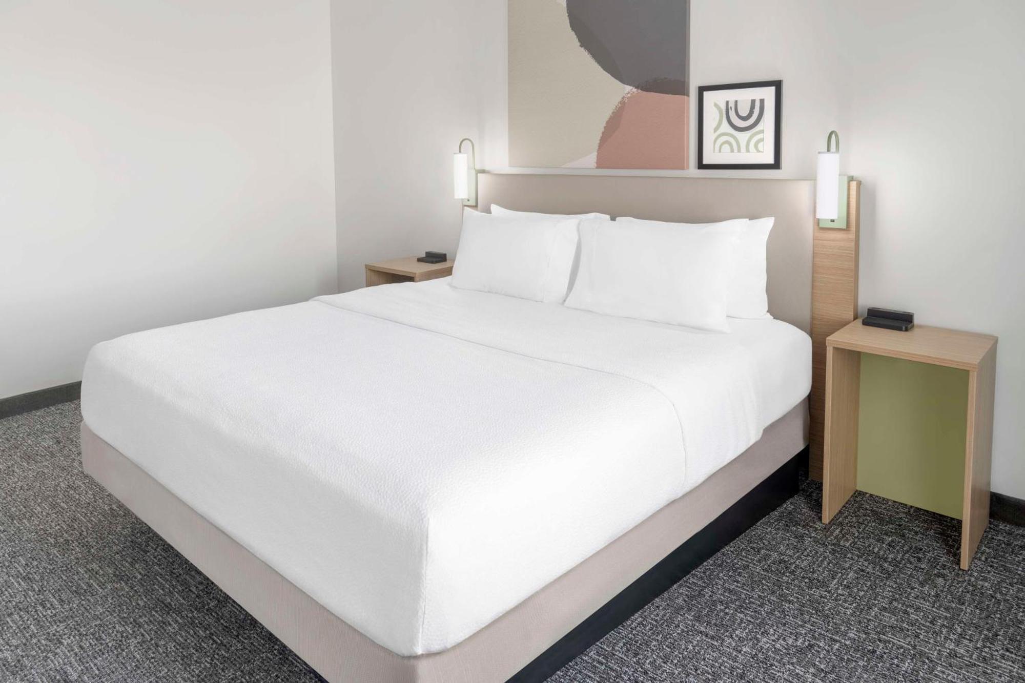 Spark By Hilton Lansing מראה חיצוני תמונה