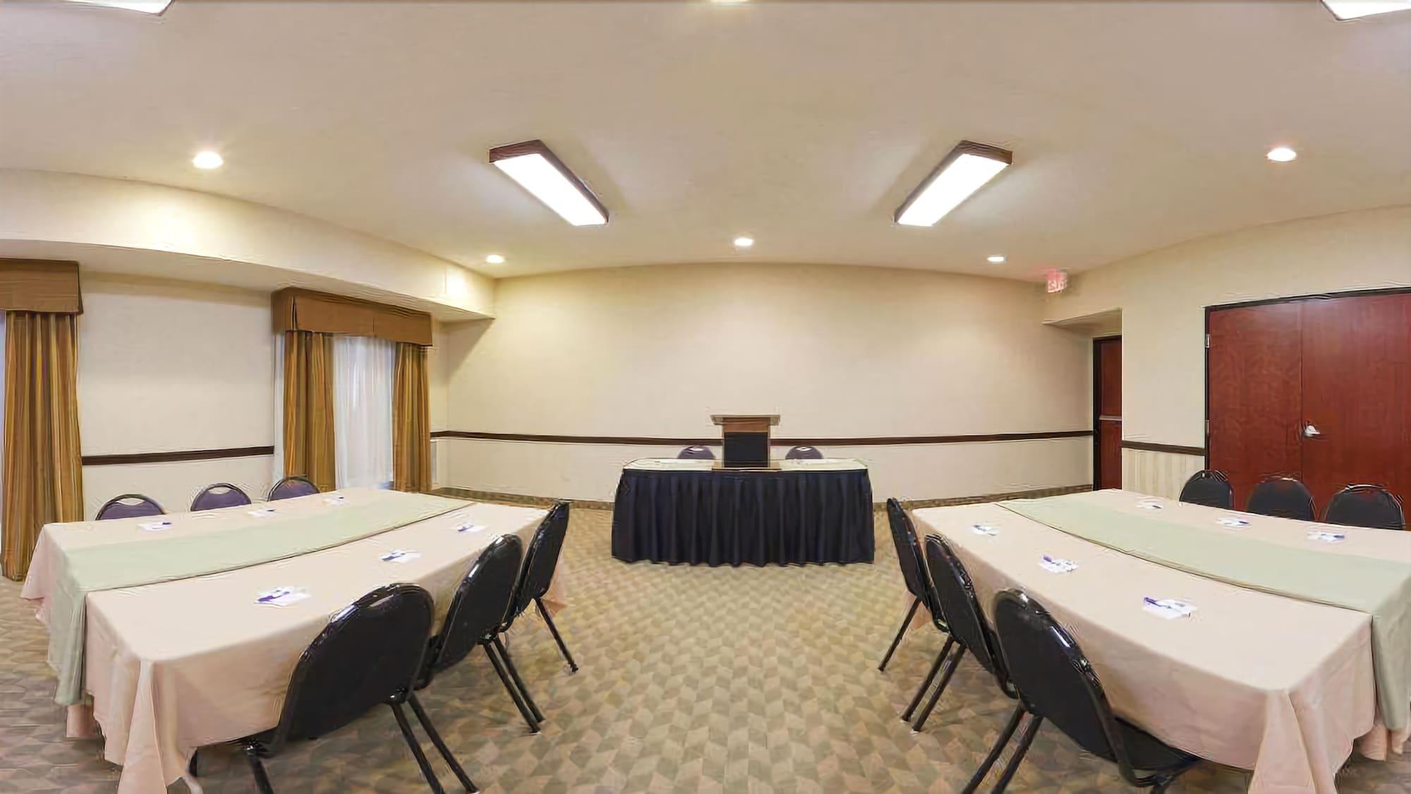 Spark By Hilton Lansing מראה חיצוני תמונה