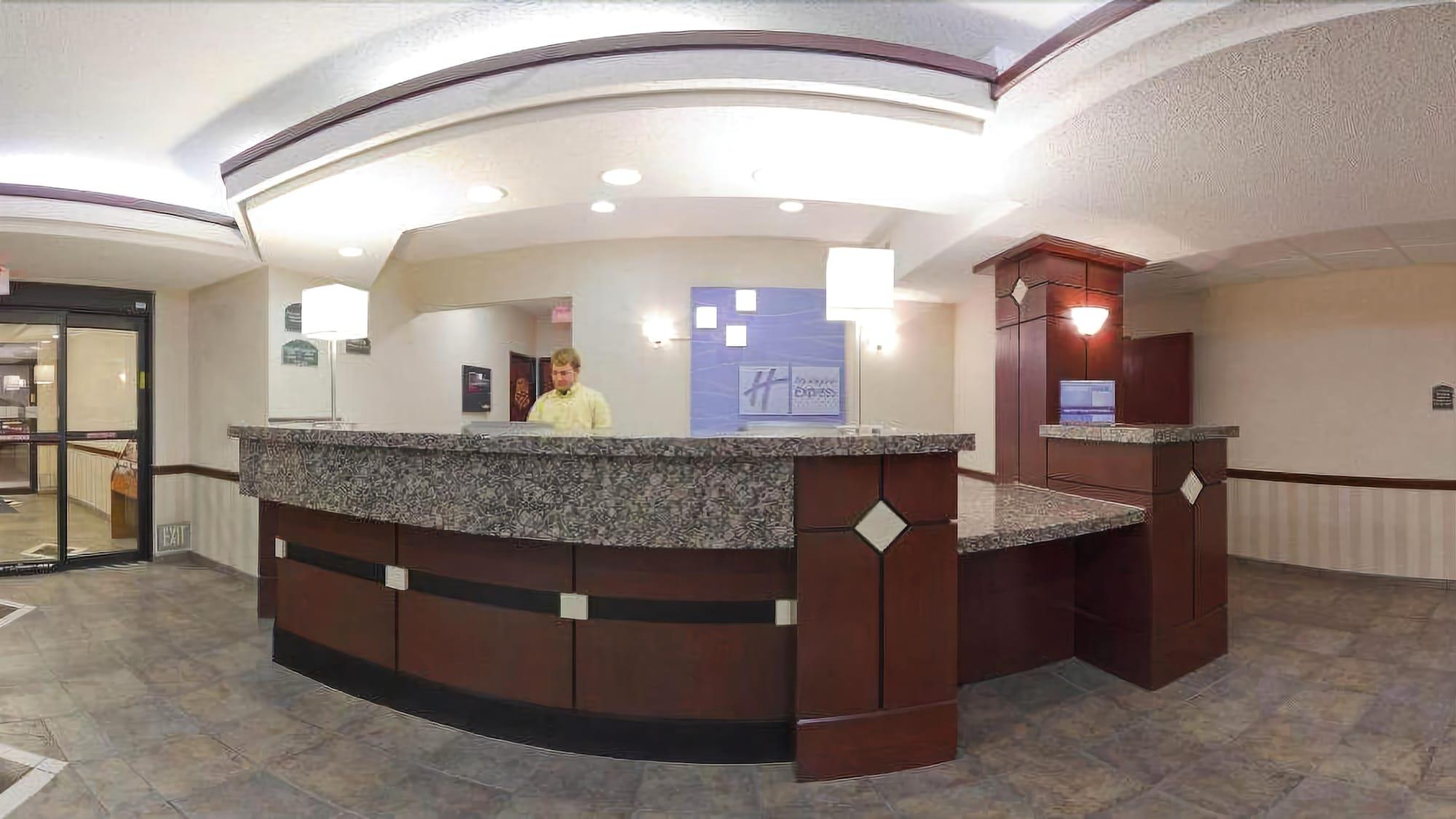 Spark By Hilton Lansing מראה חיצוני תמונה